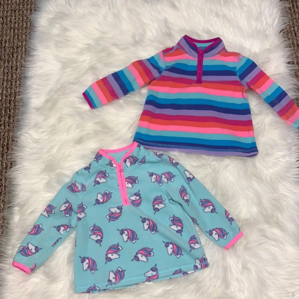 5 for $25🎈 2 oshkosh fleece sweaters